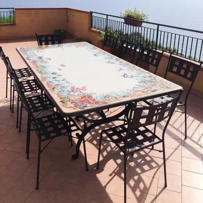 mesa extra grande con decoracion marina