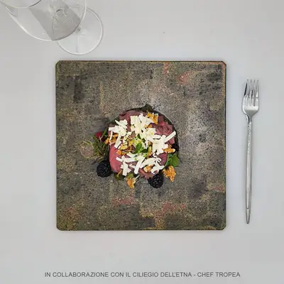 Plato rectangular de piedra lavica para presentaciones gourmet