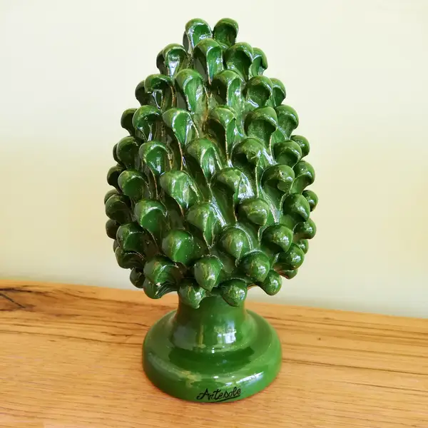 Pomme de pin en ceramique decoree a la main verte style Caltagirone