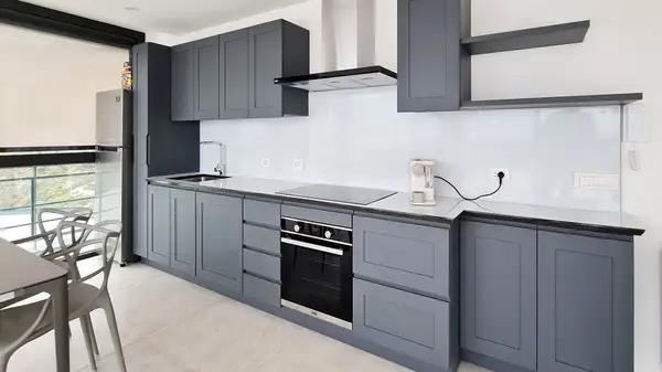 Via Emilia kitchen: overall view Via Emilia modern modular kitchen: overall view with a lava stone countertop, oven and undermount sink